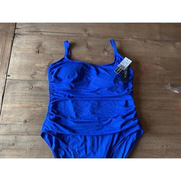 La Blanca Women's One Piece Swimsuit Island Goddess Shirred Side, New, Size 4 - Picture 3 of 4